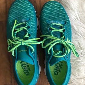 Women’s Under Armour Tennis Shoes Sneakers 7.5